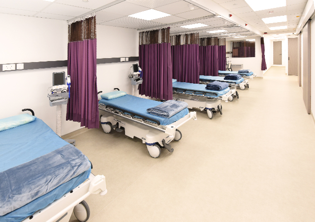 图片Recovery Area with multiple hospital beds | Hong Kong Endoscopy Centre